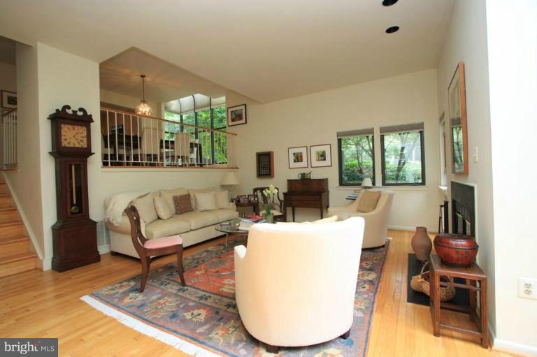 11014 Thrush Ridge Road Reston, VA 20191 - Photo 15 of 27 Living Room #3