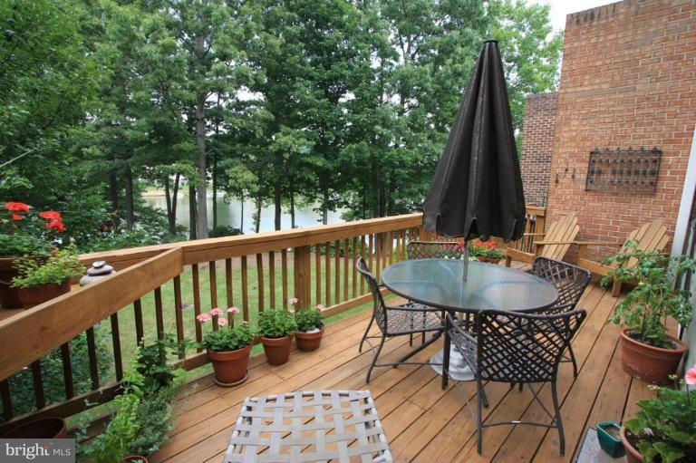 11014 Thrush Ridge Road Reston, VA 20191 - Photo 20 of 27 Deck