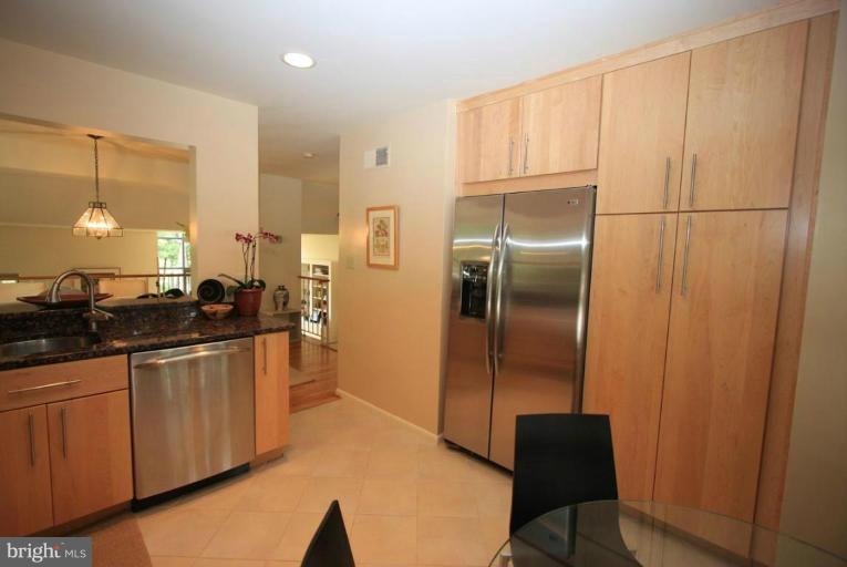 11014 Thrush Ridge Road Reston, VA 20191 - Photo 5 of 27 Kitchen
