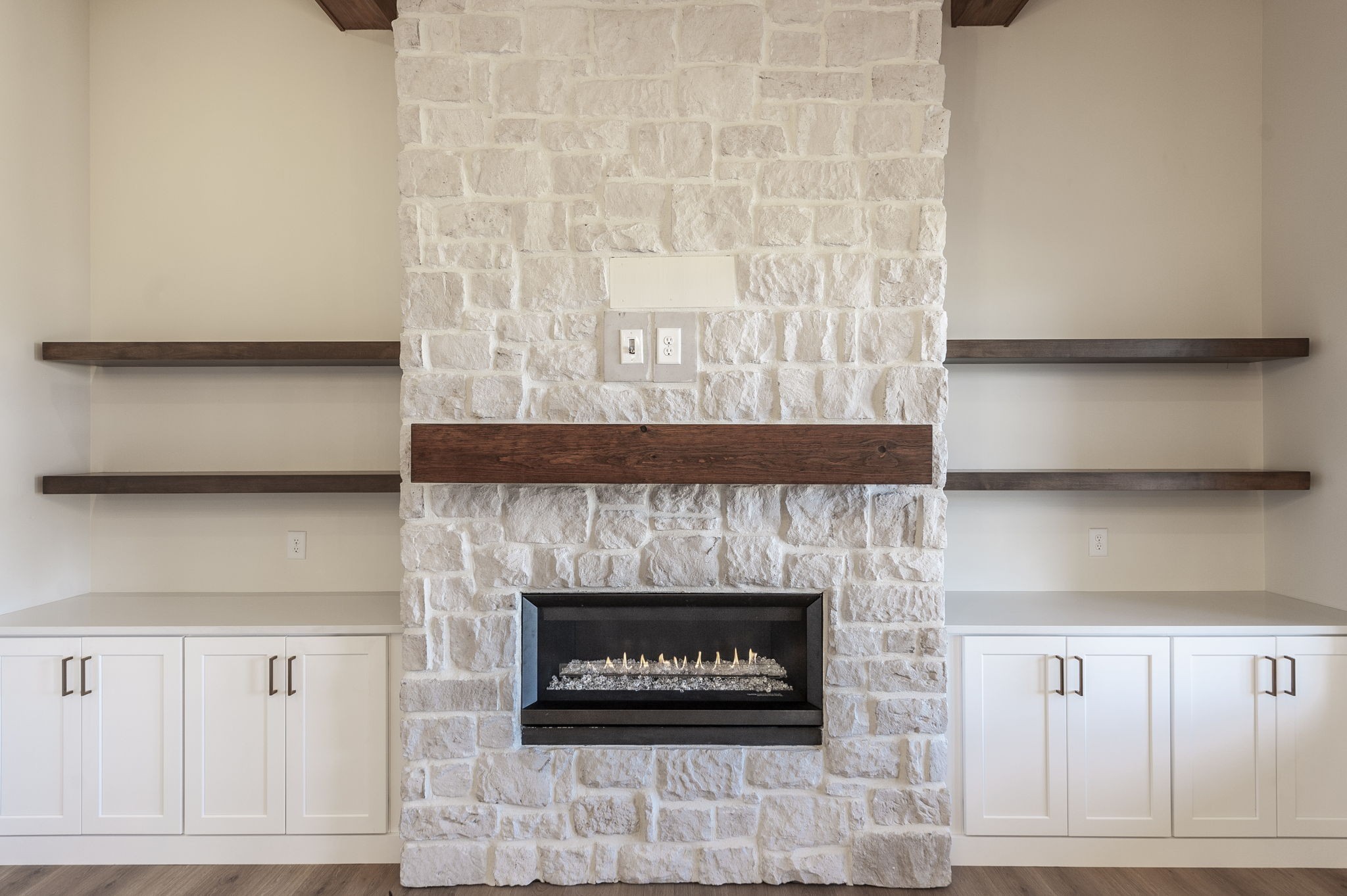 339 Raintree Drive Hendersonville, TN 37075 - Photo 24 of 53 a living room with a fireplace
