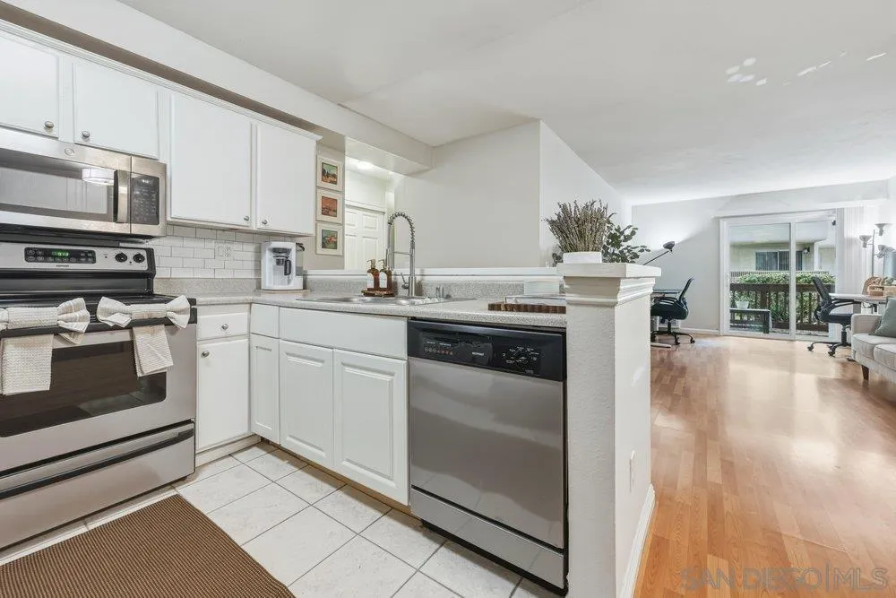 6131 Rancho Mission Road, Unit 114 San Diego, CA 92108 - Photo 5 of 25 Gallery Image 5