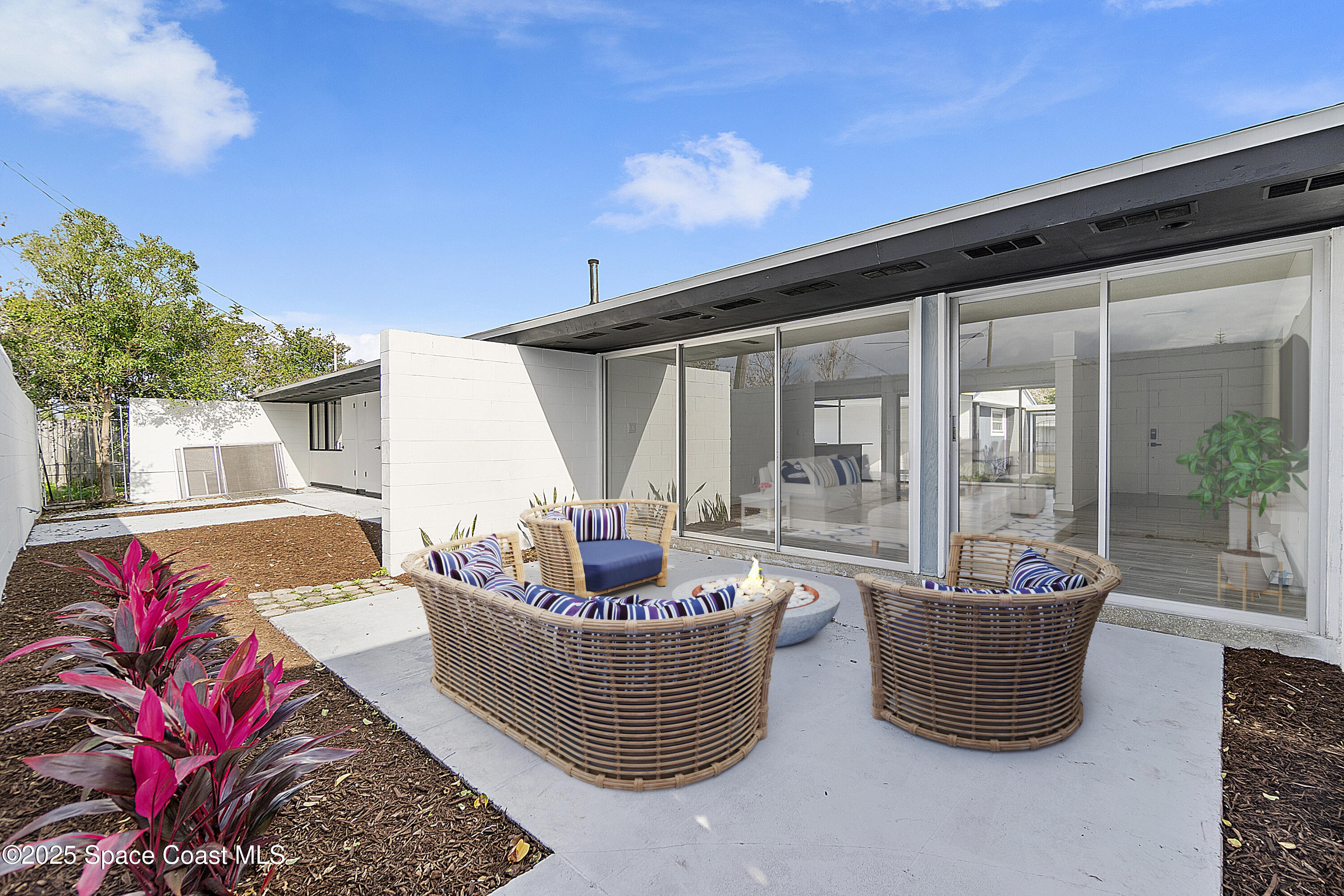 949 Levitt Parkway Rockledge, FL 32955 - Photo 25 of 52 a living room with furniture and a potted plant