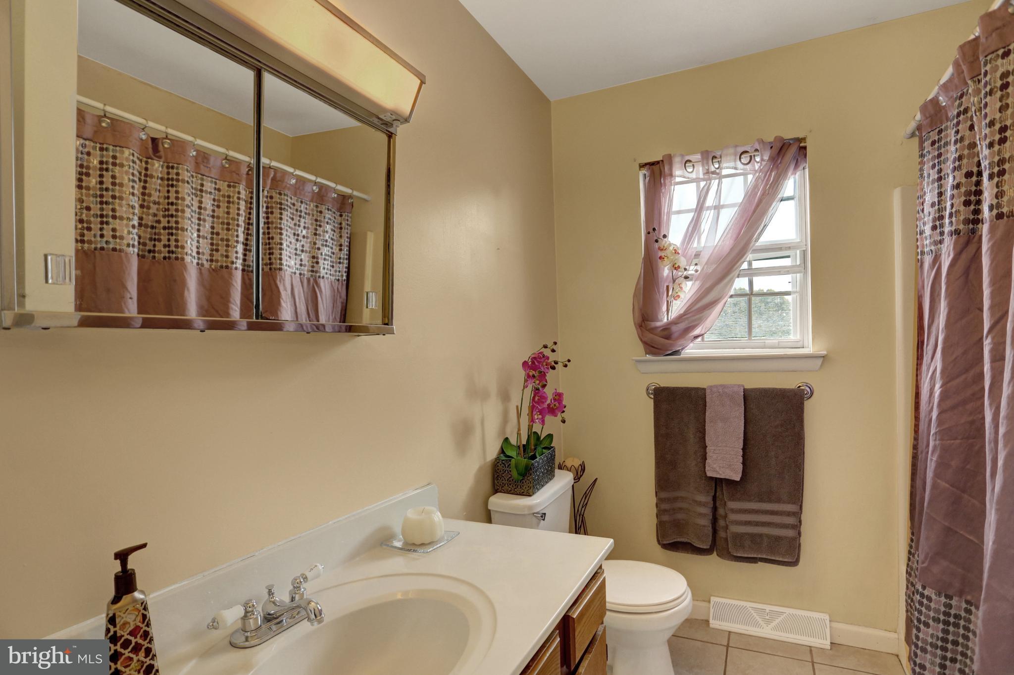 427 Springhouse Road Harrisburg, PA 17111 - Photo 4 of 49 Gallery Image 4