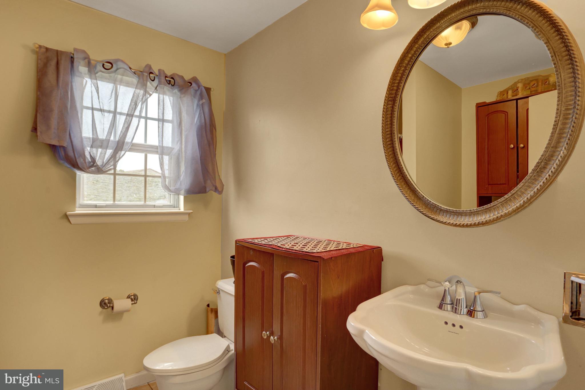 427 Springhouse Road Harrisburg, PA 17111 - Photo 9 of 49 Gallery Image 9