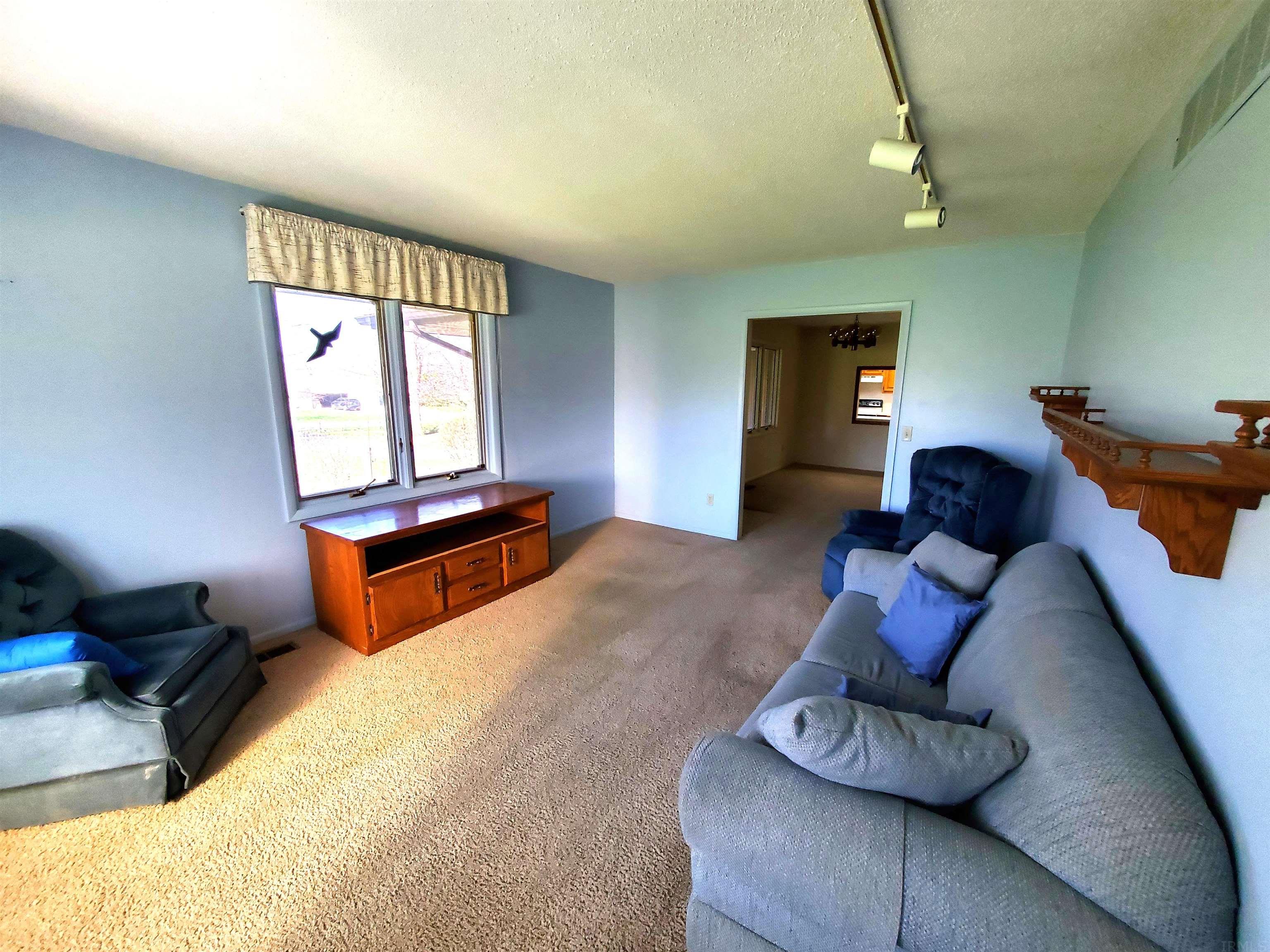 1021 West Gump Road Fort Wayne, IN 46845 - Photo 4 of 34 Gallery Image 4