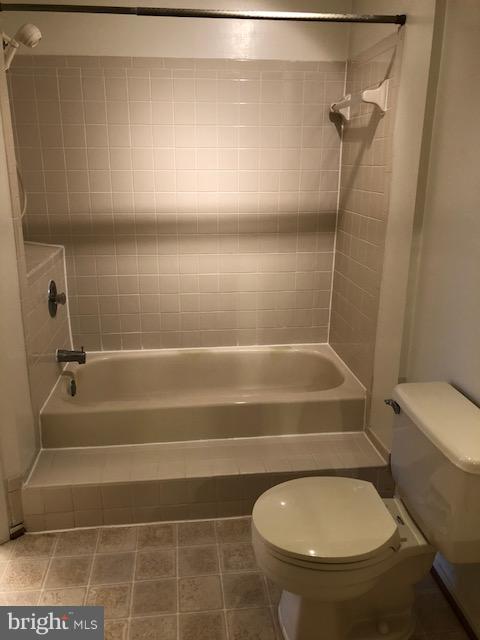 1961 Villaridge Drive, Unit B Reston, VA 20191 - Photo 16 of 21 Full bathroom