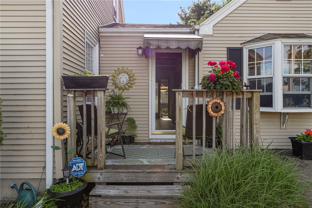 45 Woodhaven Road Pawtucket, RI 02861 - Photo 3 of 49 Front porch welcomes you in.
