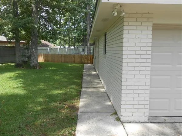 $2,400 | 266 Cindy Lou Place, Mandeville, LA 70448