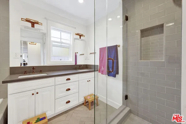 $10,000 | 4621 Allott Avenue, Sherman Oaks, CA 91423