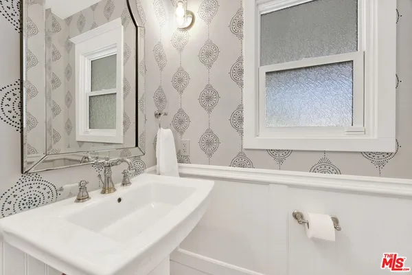 $10,000 | 4621 Allott Avenue, Sherman Oaks, CA 91423
