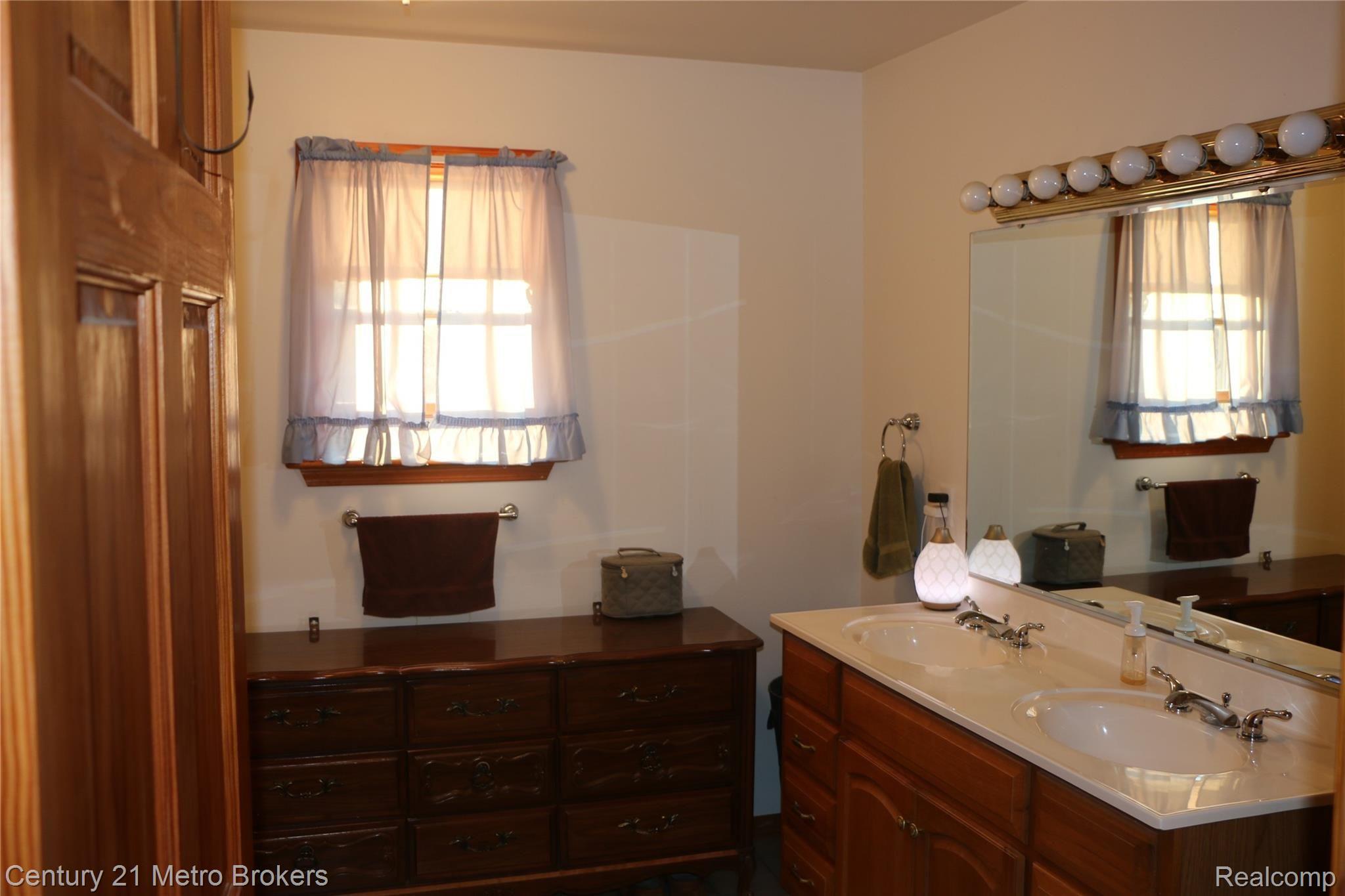 13205 North Irish Road Millington, MI 48746 - Photo 9 of 20 Master Bathroom.JPG
