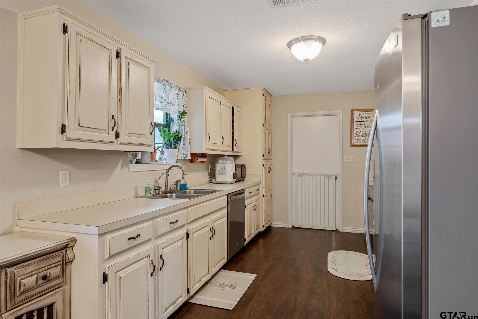 1105 Meadow Drive Athens, TX 75751 - Photo 6 of 23