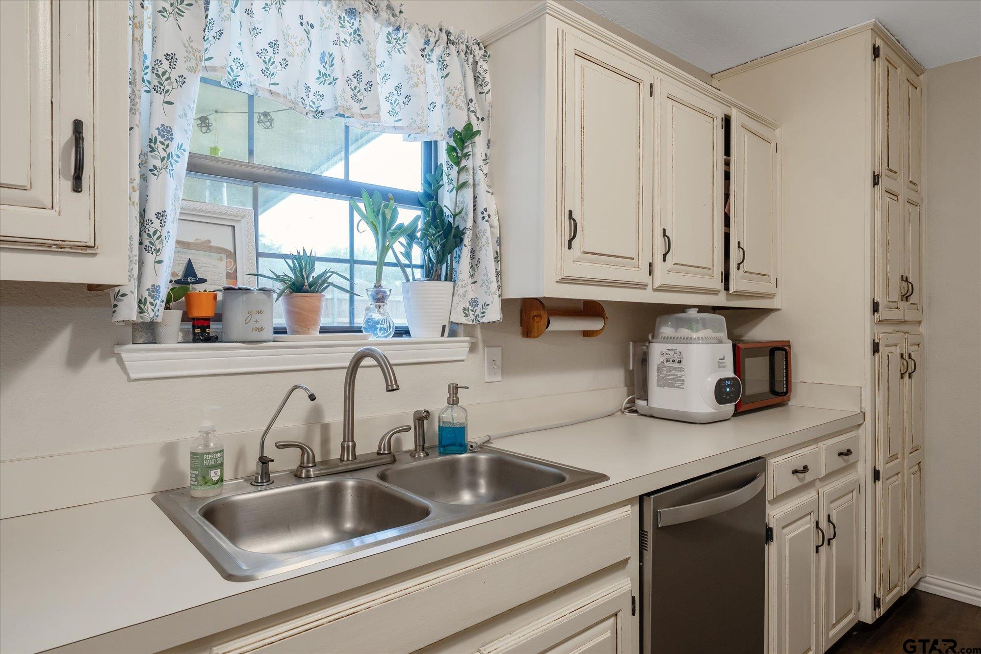 1105 Meadow Drive Athens, TX 75751 - Photo 7 of 23