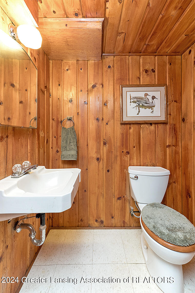 2608 Arlington Road Lansing, MI 48906 - Photo 23 of 28 22