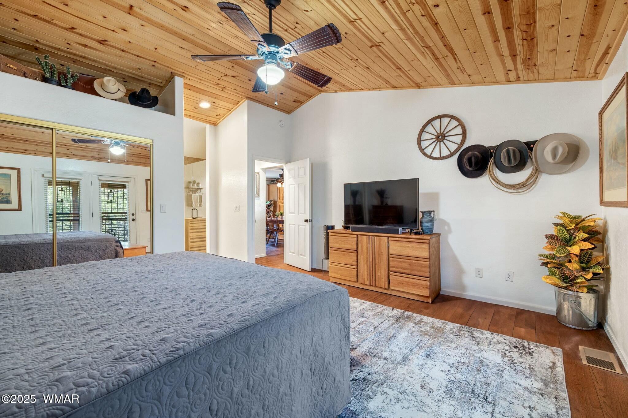 2938 Lodgepole Road Overgaard, AZ 85933 - Photo 17 of 43 a bedroom with a bed and a television