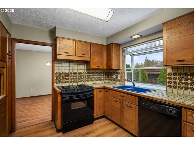 $584,900 | 5410 Southeast Byron Drive, Milwaukie, OR 97267