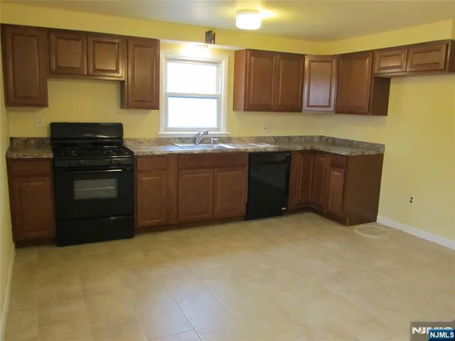 $2,000 | 494 Hobson Avenue, Saddle Brook, NJ 07663