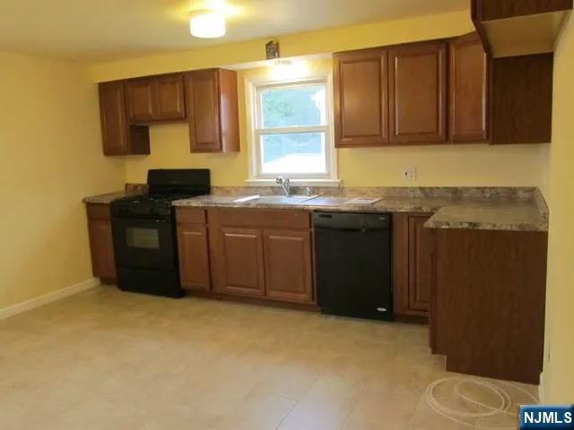 $2,000 | 494 Hobson Avenue, Saddle Brook, NJ 07663