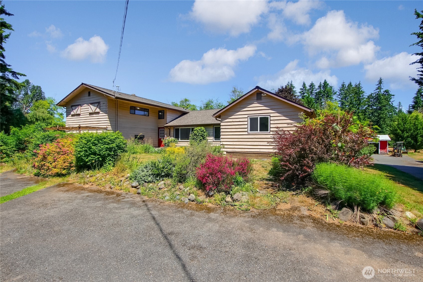 13610 Southeast 288th Street Kent, WA 98042 - Photo 23 of 32 a front view of a house with a yard and a garage