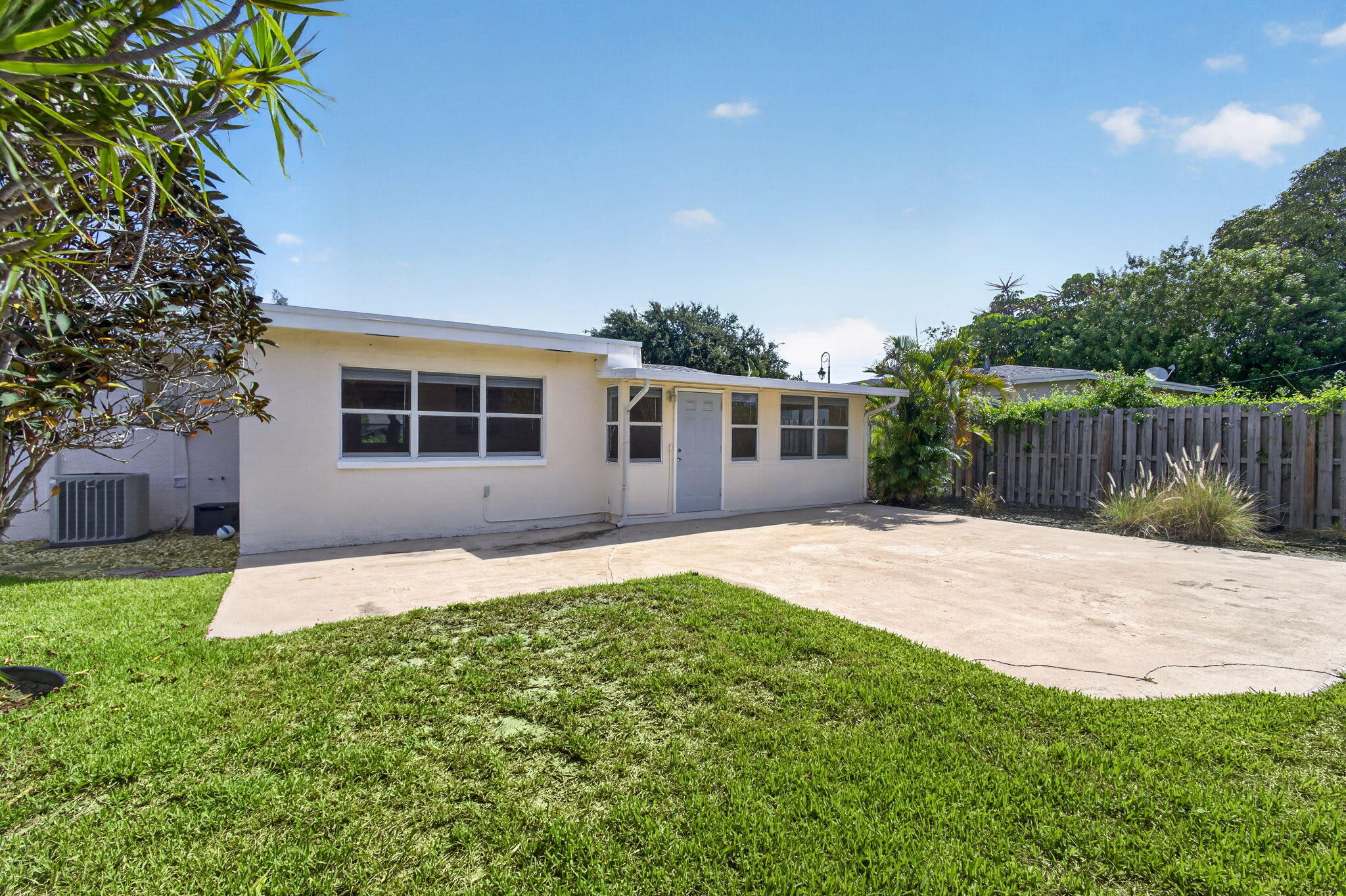 1333 West 31st Street Riviera Beach, FL 33404 - Photo 40 of 46 Backyard