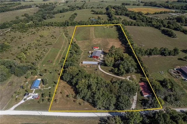 $599,900 | 6301 Southwest Ana Drive, Kingston, MO 64650