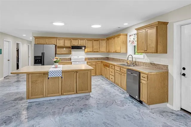 $599,900 | 6301 Southwest Ana Drive, Kingston, MO 64650