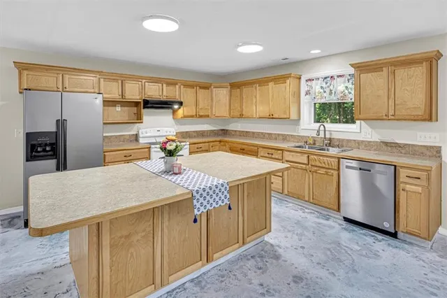 $599,900 | 6301 Southwest Ana Drive, Kingston, MO 64650