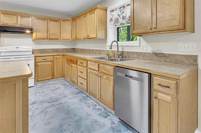 $599,900 | 6301 Southwest Ana Drive, Kingston, MO 64650