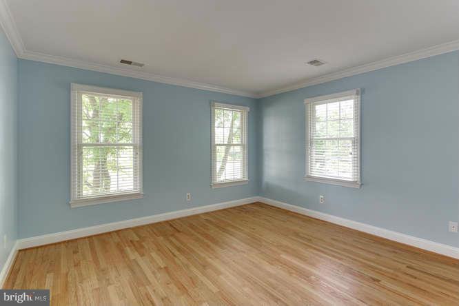 715 Marshall Road Southwest Vienna, VA 22180 - Photo 17 of 29 Bedroom #2