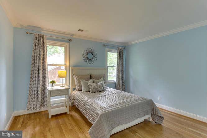 715 Marshall Road Southwest Vienna, VA 22180 - Photo 21 of 29 Bedroom #4