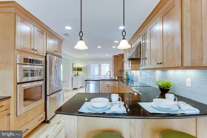 715 Marshall Road Southwest Vienna, VA 22180 - Photo 4 of 29 Kitchen