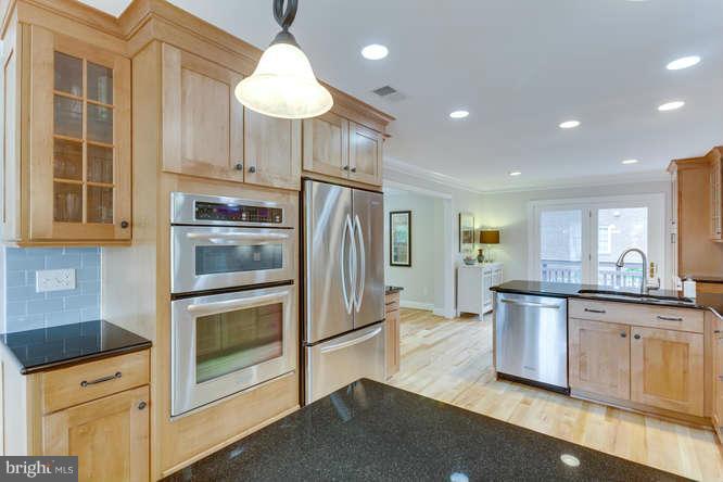 715 Marshall Road Southwest Vienna, VA 22180 - Photo 5 of 29 Kitchen