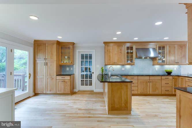 715 Marshall Road Southwest Vienna, VA 22180 - Photo 6 of 29 Kitchen