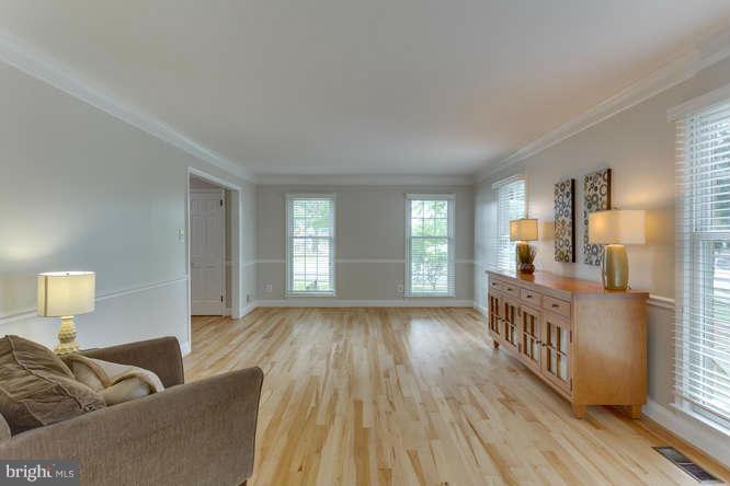 715 Marshall Road Southwest Vienna, VA 22180 - Photo 9 of 29 Living Room