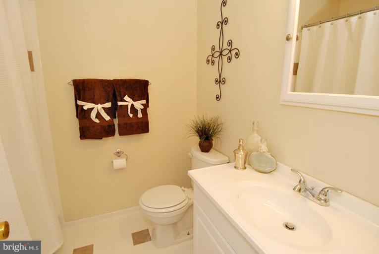 5221 Kerger Road Ellicott City, MD 21043 - Photo 11 of 19 Bath #1