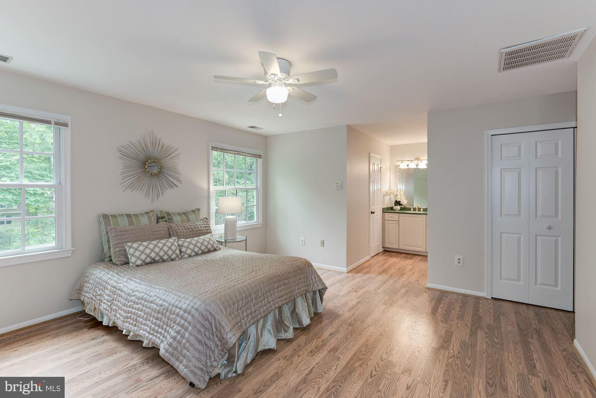 2710 Glencroft Road Vienna, VA 22181 - Photo 17 of 30 Bath (Master)