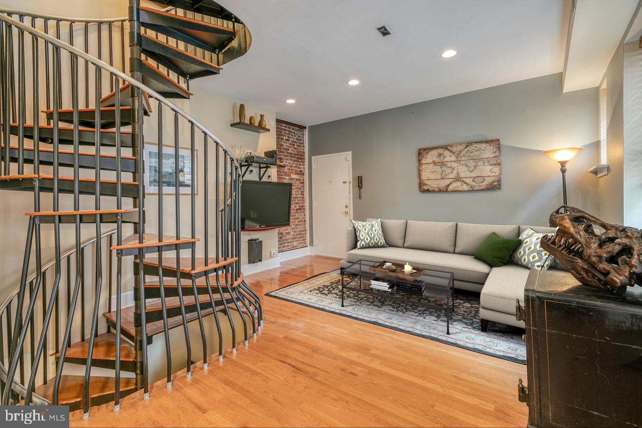 334 South 12th Street, Unit 1R Philadelphia, PA 19107 - Photo 5 of 20