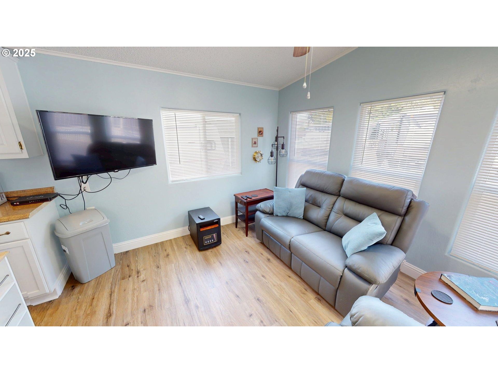 16219 Lower Harbor Road, Unit 22 Brookings, OR 97415 - Photo 11 of 20 Living Room