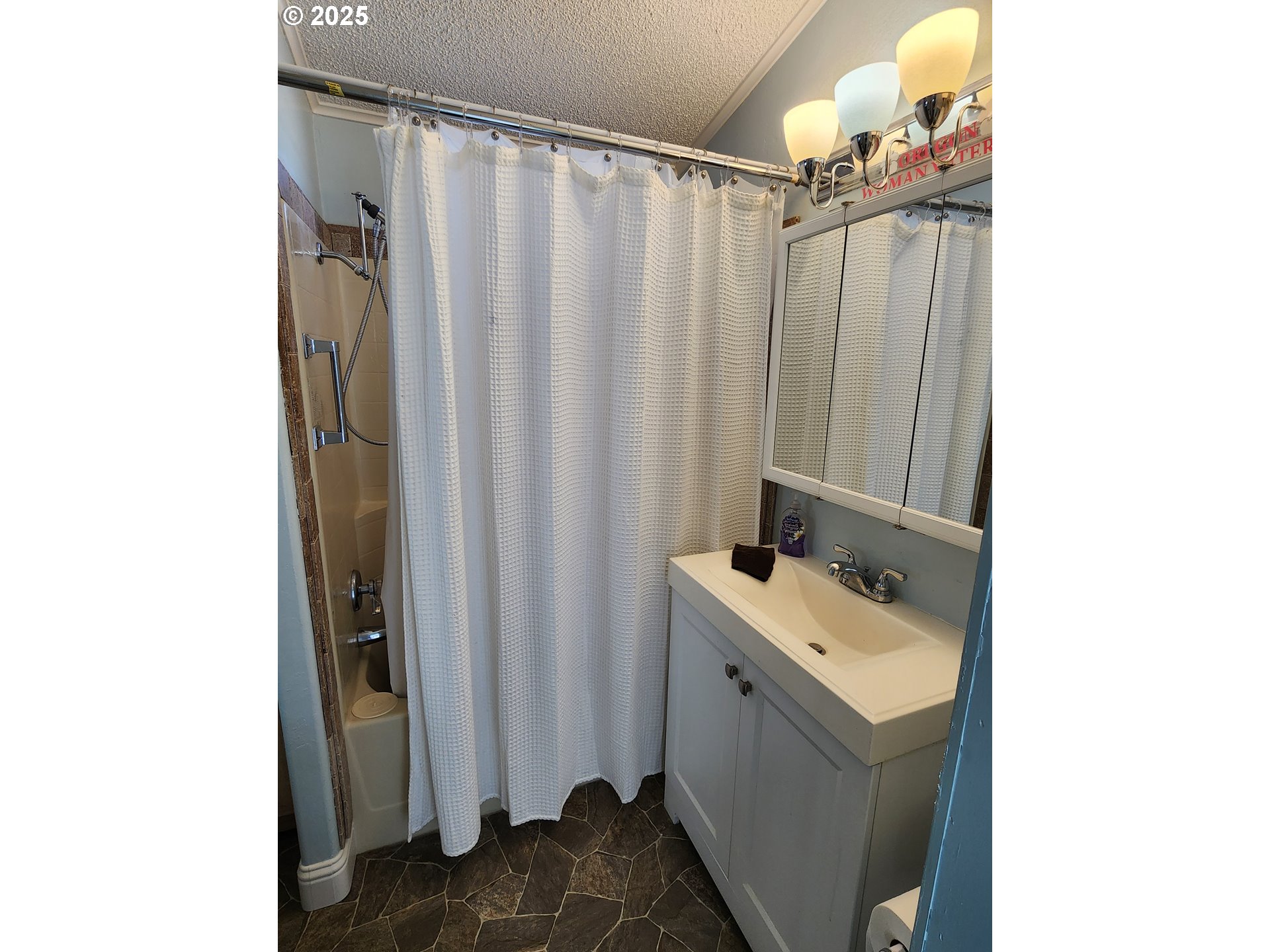 16219 Lower Harbor Road, Unit 22 Brookings, OR 97415 - Photo 15 of 20 Bathroom