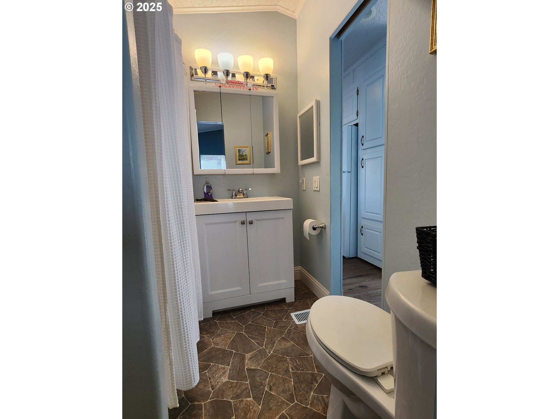 16219 Lower Harbor Road, Unit 22 Brookings, OR 97415 - Photo 16 of 20 Bathroom