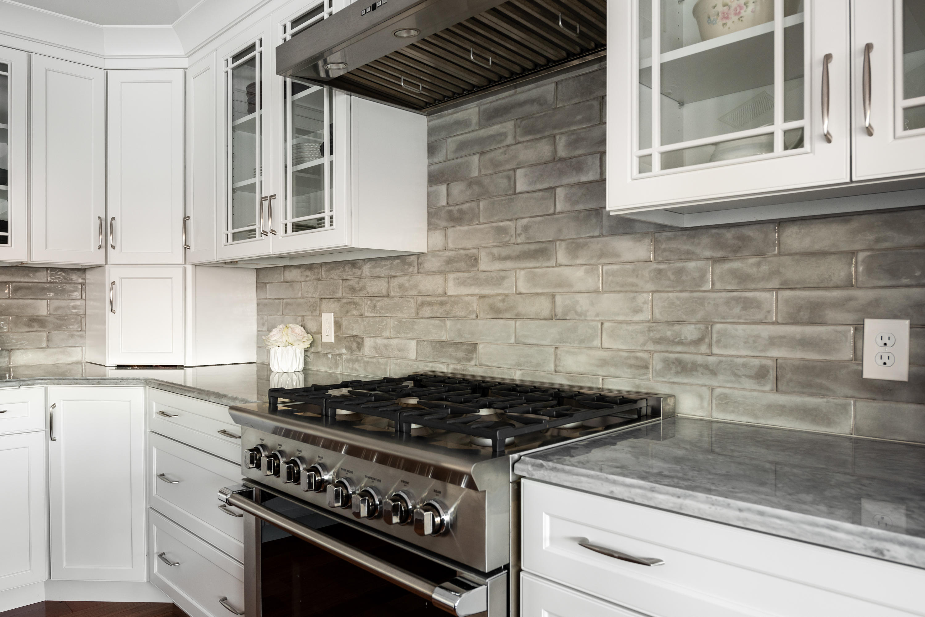 94 Starboard Lane Osterville, MA 02655 - Photo 18 of 47 a stove top oven sitting inside of a kitchen