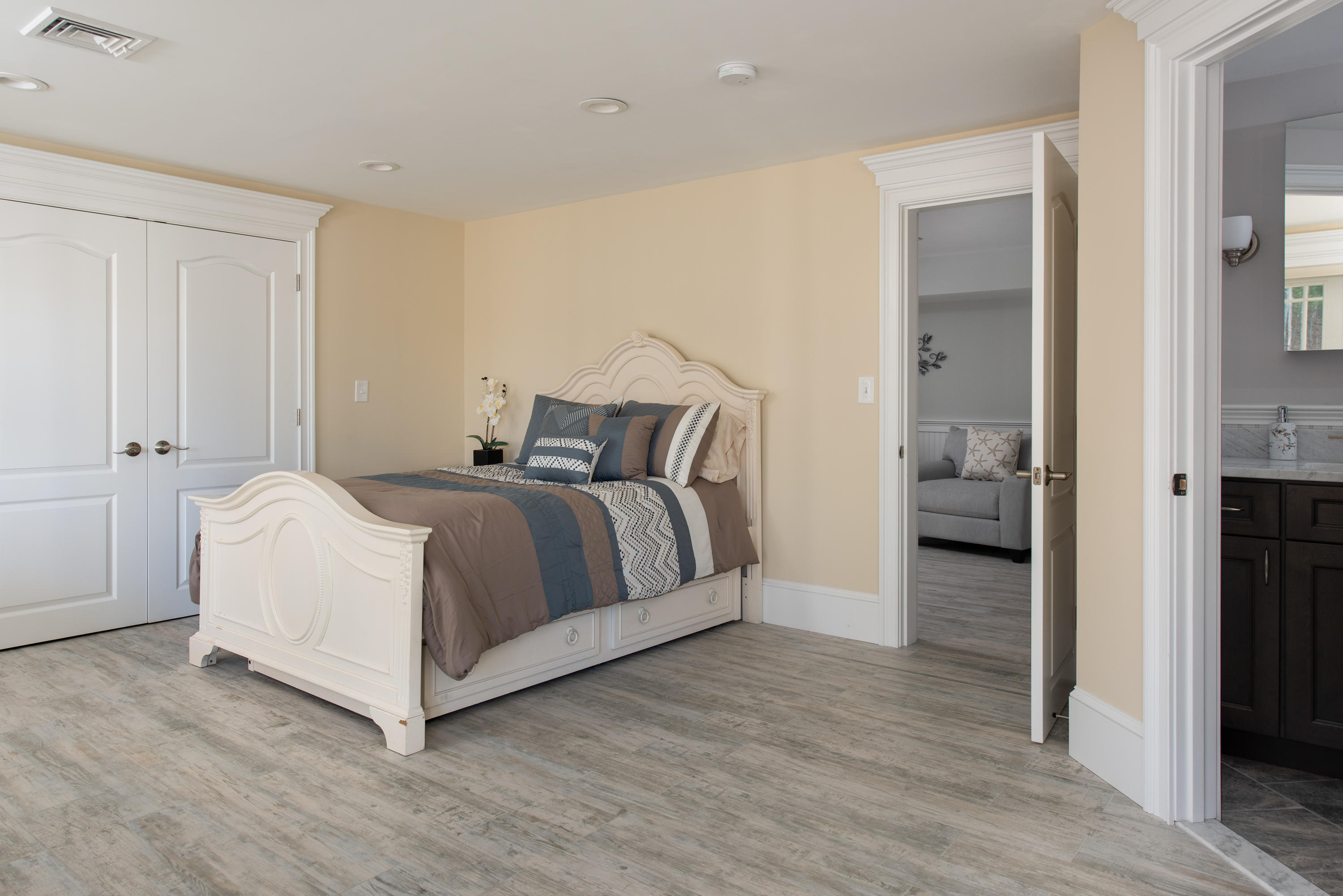 94 Starboard Lane Osterville, MA 02655 - Photo 26 of 47 a spacious bedroom with a bed and a view of bathroom