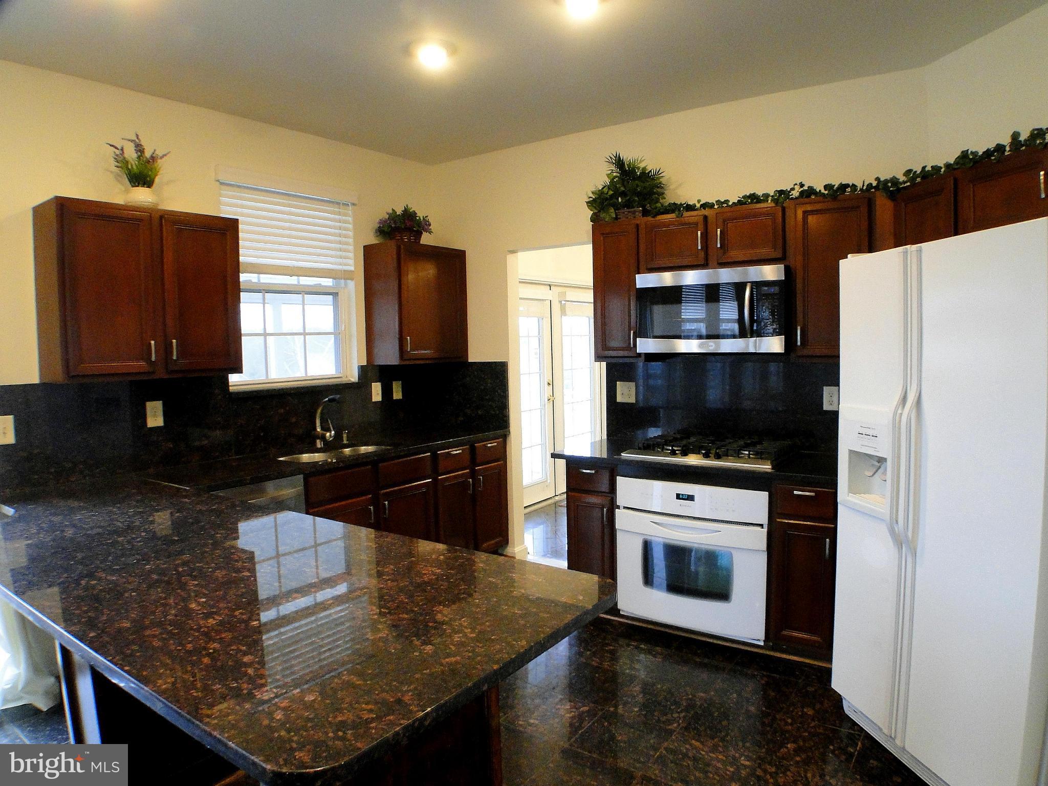 11416 Smiloff Road White Marsh, MD 21162 - Photo 10 of 30 Kitchen w/ Granite Counters