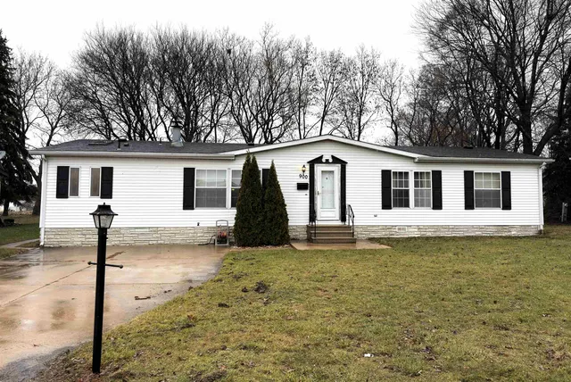$64,900 | 900 Micole Drive, Belvidere, IL 61008