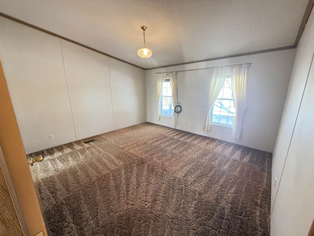 a view of empty room with window