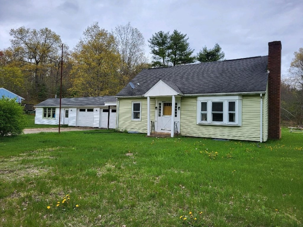 a view of a house with a backyard