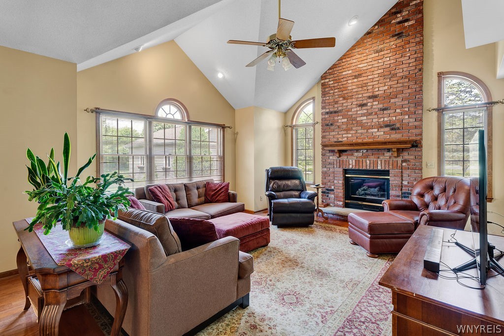 4815 Tonawanda Creek Road Pendleton, NY 14120 - Photo 18 of 49 Living room