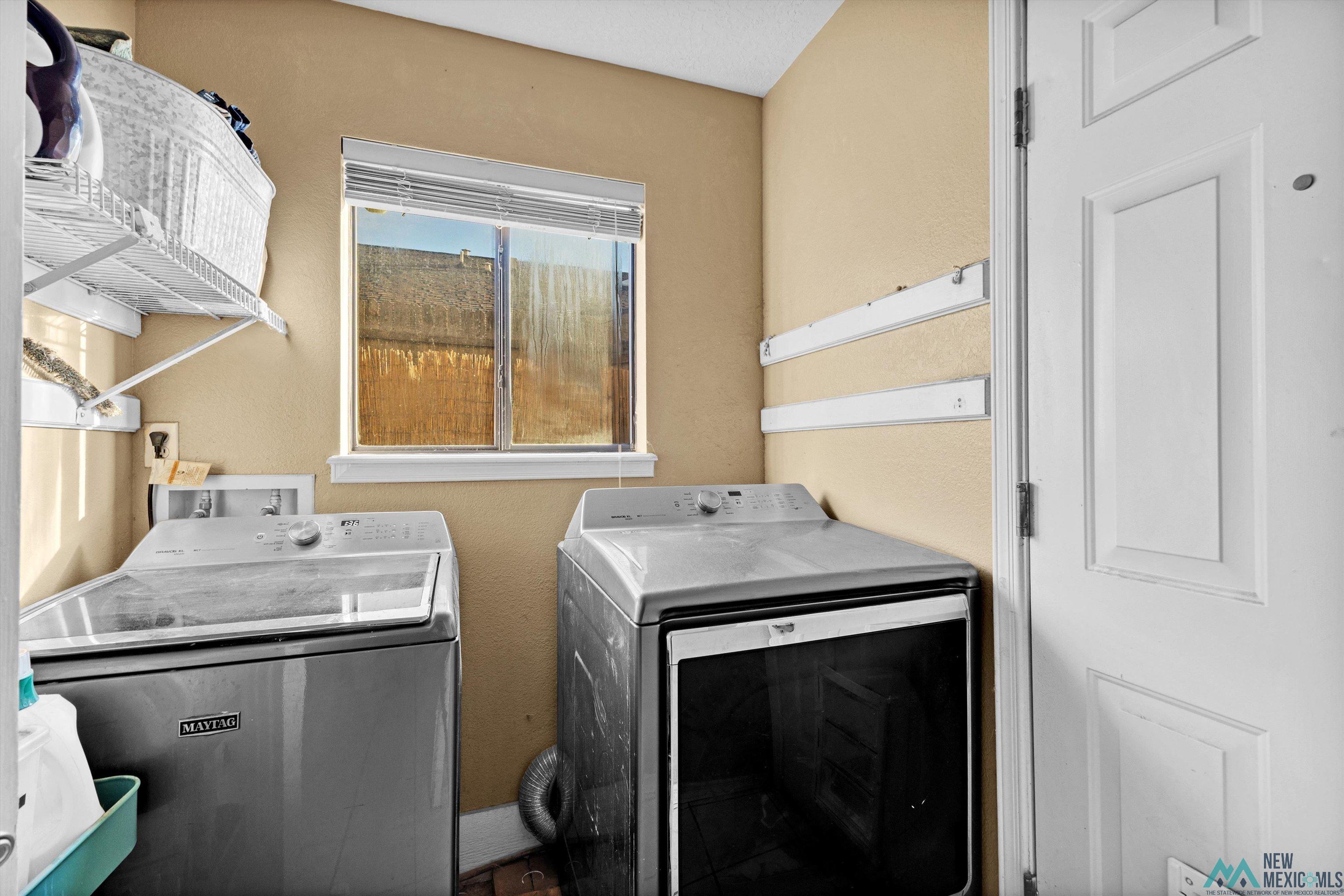 5008 Shadow Road Las Cruces, NM 88011 - Photo 25 of 35 Laundry room with washer and dryer and a textured wall