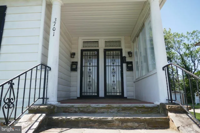 a view of entrance gate of the house