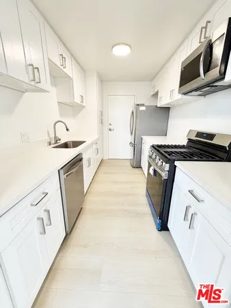 $4,350 | 468 South Roxbury Drive, Unit 404, Beverly Hills, CA 90212